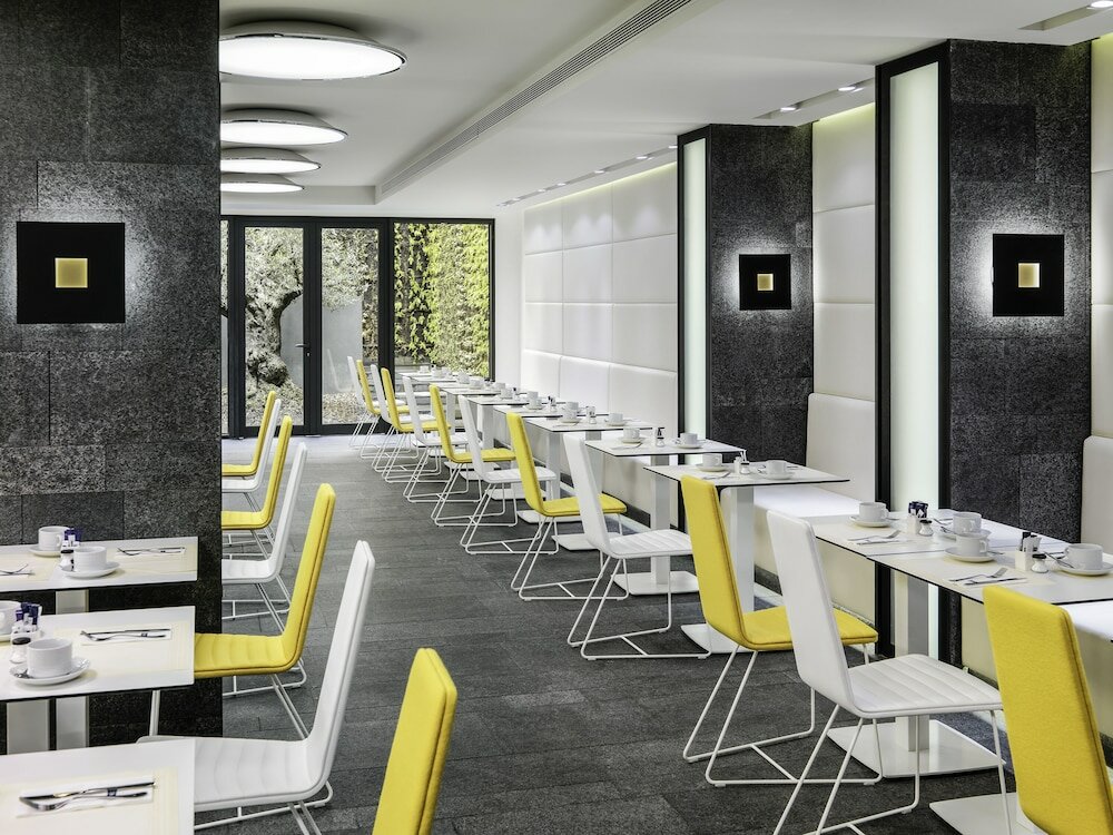 Фото H10 Urquinaona Plaza