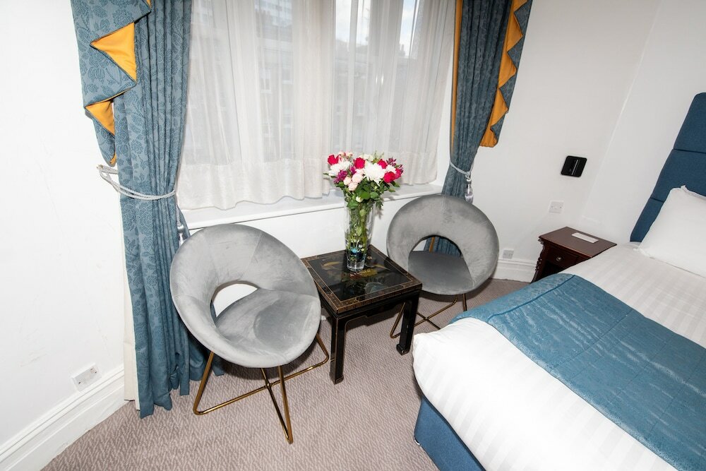 Фото Hotel La Place