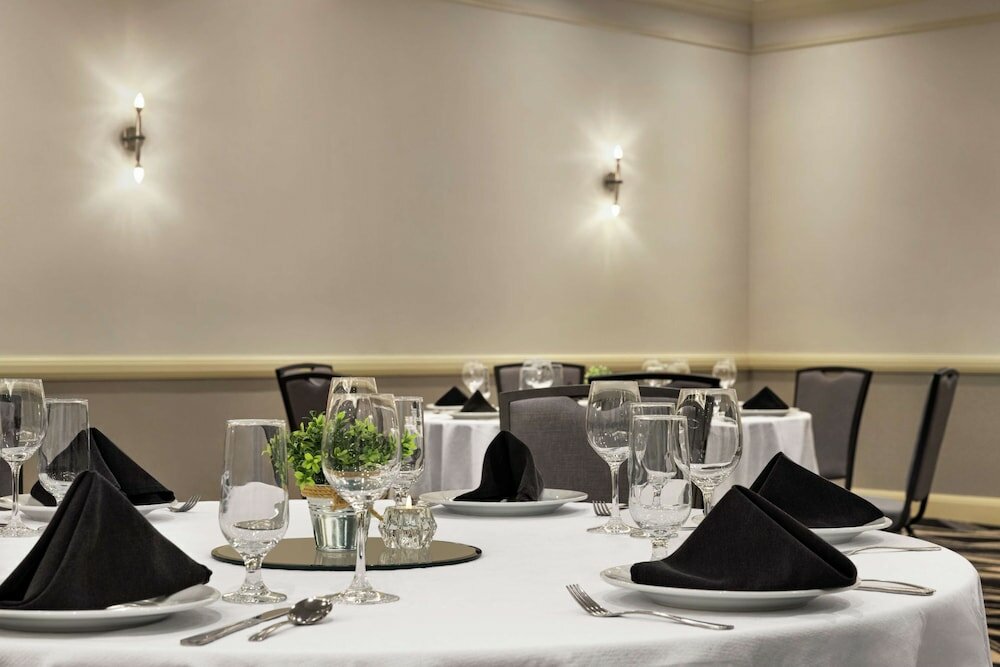 Фото Embassy Suites by Hilton Denver International Airport