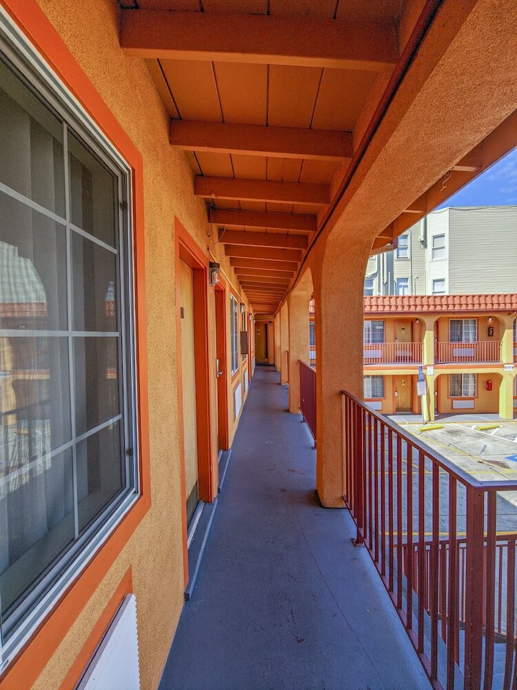 Фото Inn at Golden Gate