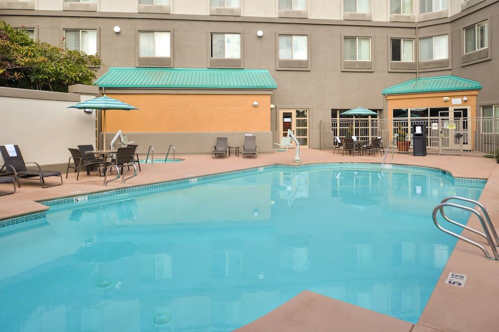 Фото Holiday Inn Express & Suites Elk Grove Central - Hwy 99, an Ihg Hotel