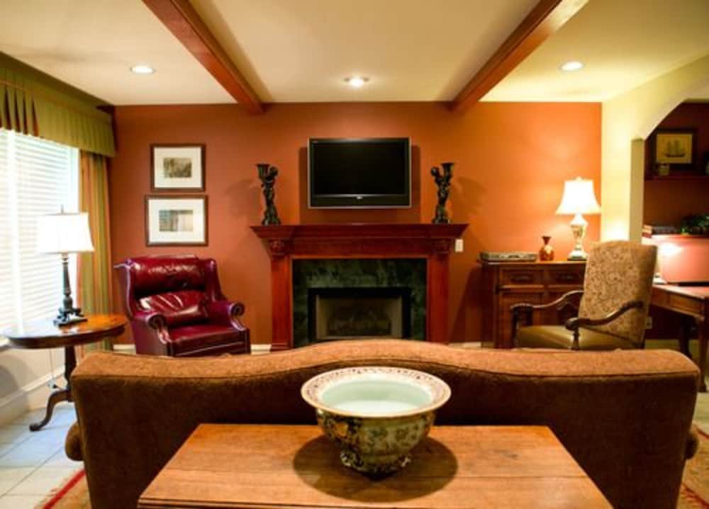 Фото The Sanford House Inn & SPA