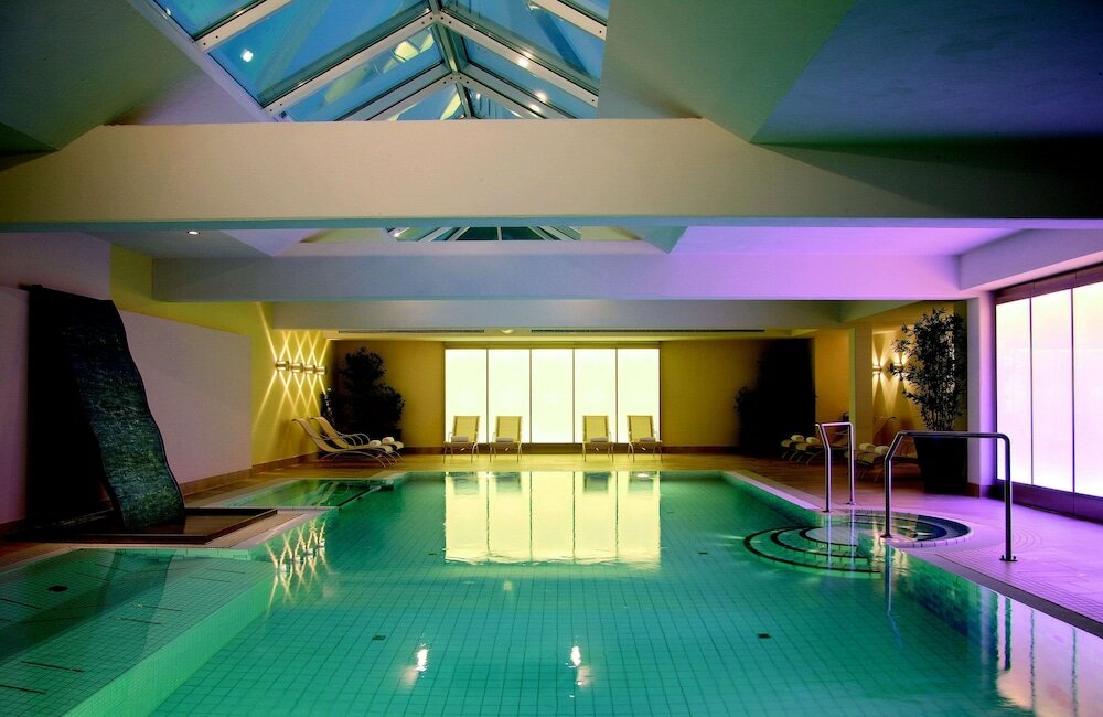 Фото Court Hotel