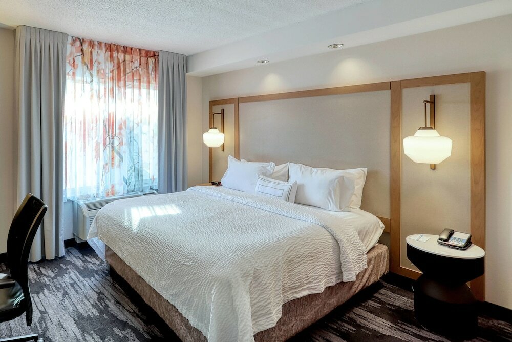 Фото Comfort Suites at Woodbridge