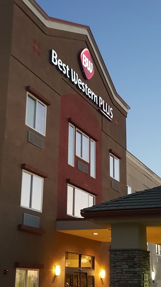 Фото Best Western Plus Delta Inn & Suites