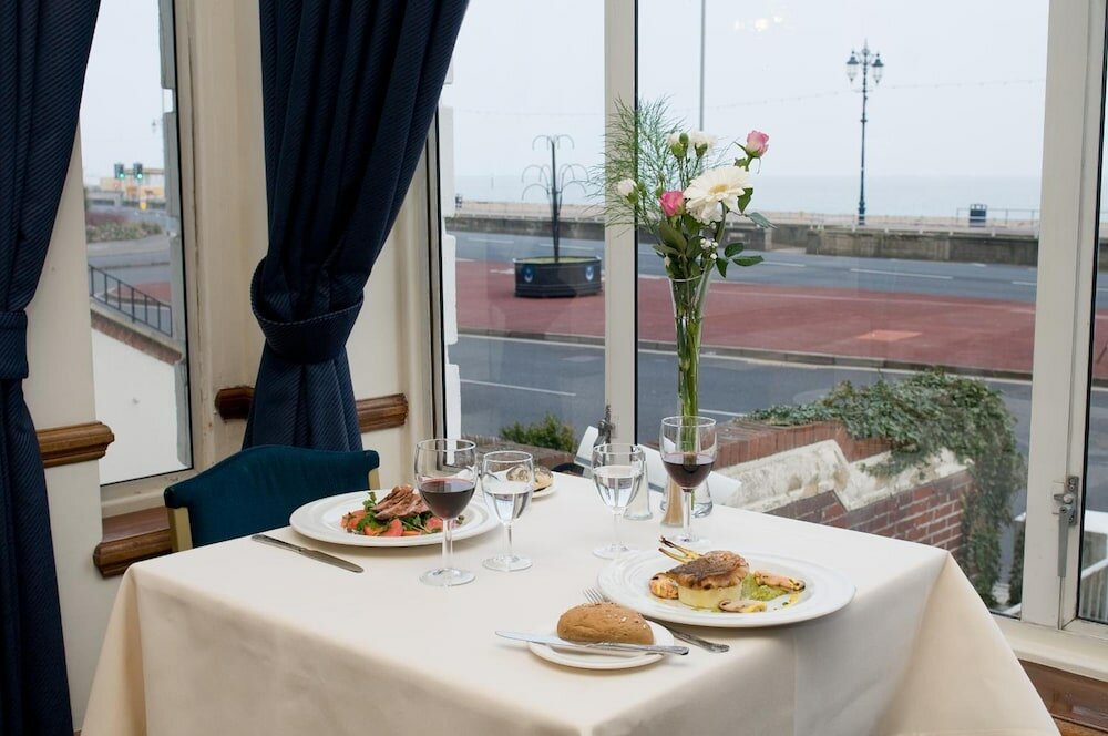 Фото The Royal Beach Hotel