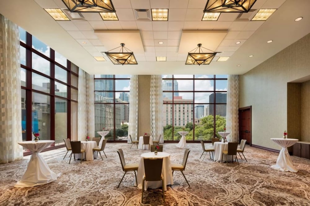 Фото Hilton Austin