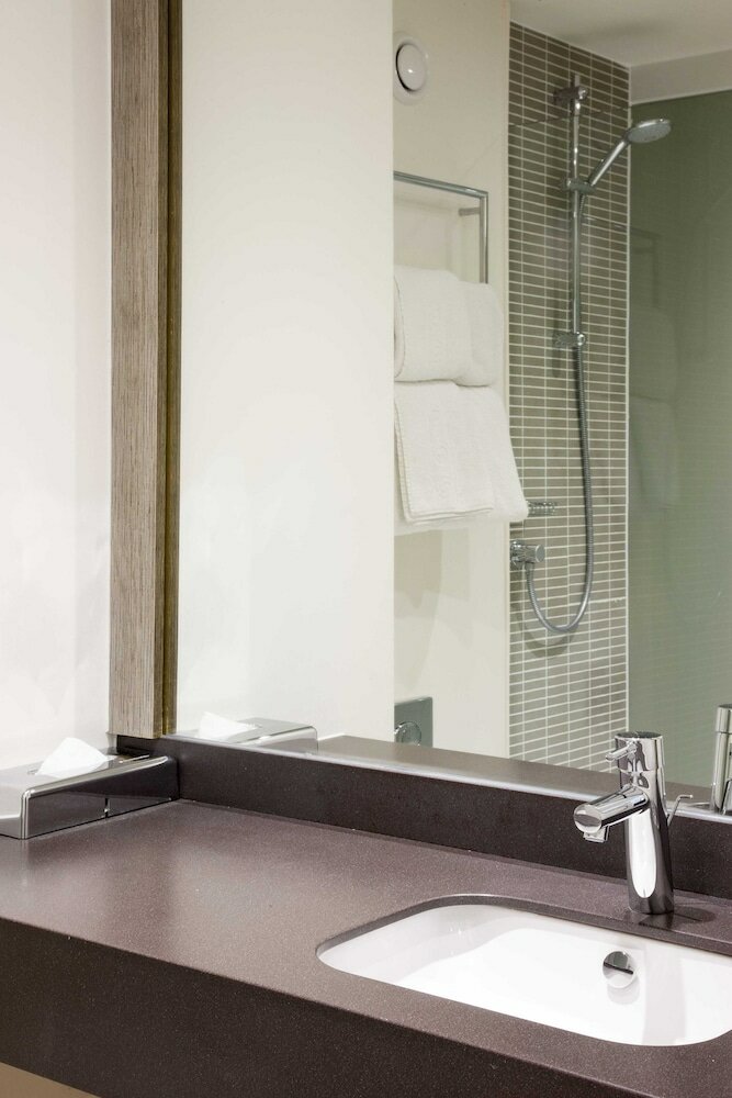 Фото Holiday Inn Express Taunton East, an Ihg Hotel