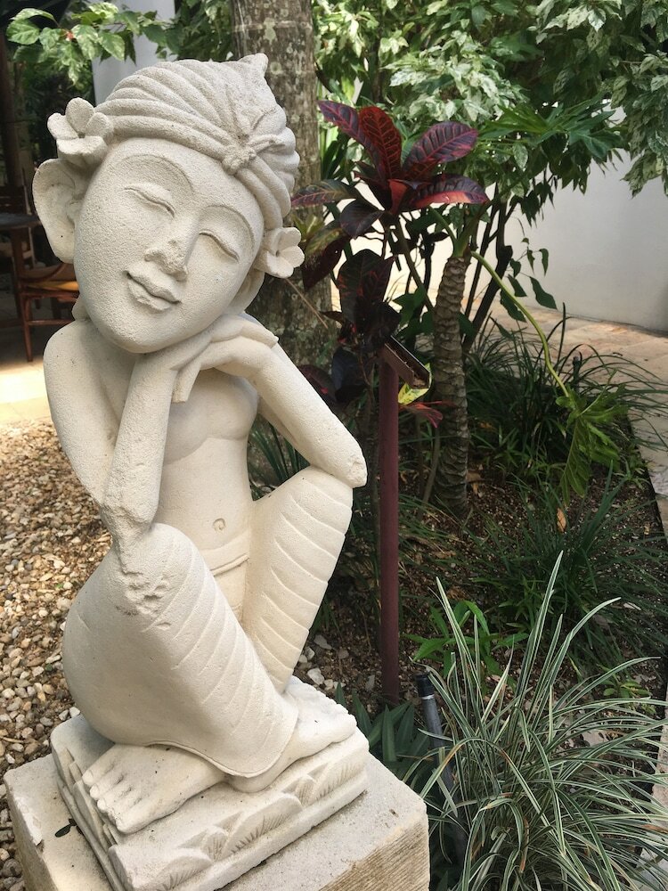 Фото Bay Village Tropical Retreat & Apartments