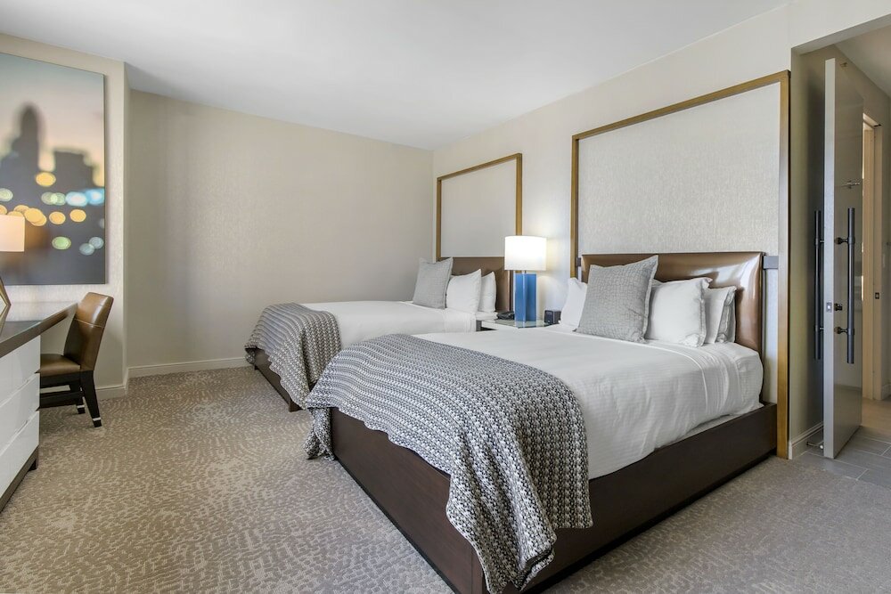 Фото Omni Charlotte Hotel