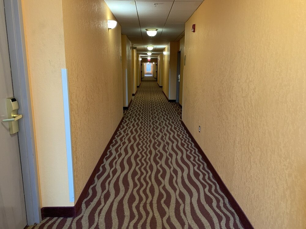 Фото Days Inn & Suites by Wyndham Albany
