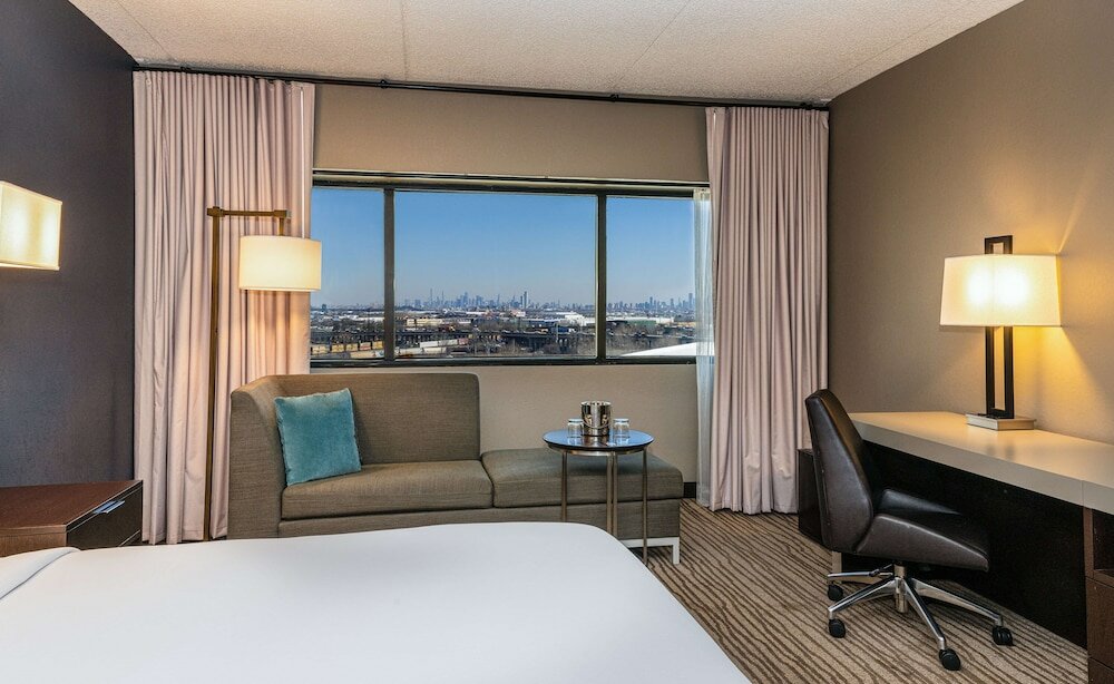 Фото DoubleTree by Hilton Hotel Newark Airport