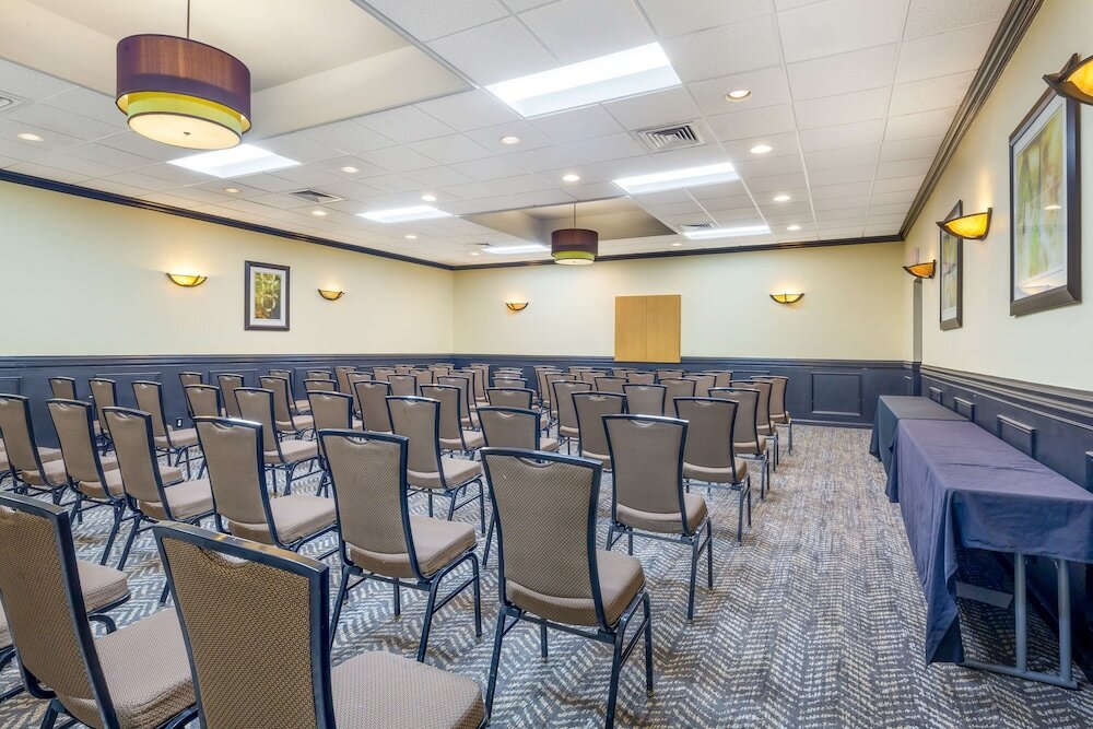 Фото Best Western Plus North Haven Hotel