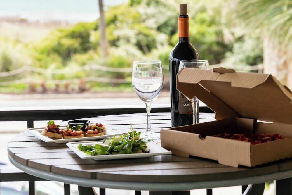 Фото Surfside Beach Oceanfront Hotel