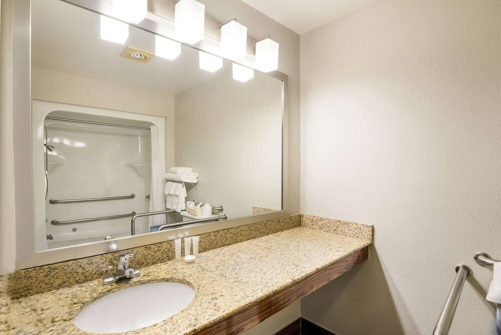 Фото Clarion Pointe Abingdon I-81 near Fairgrounds