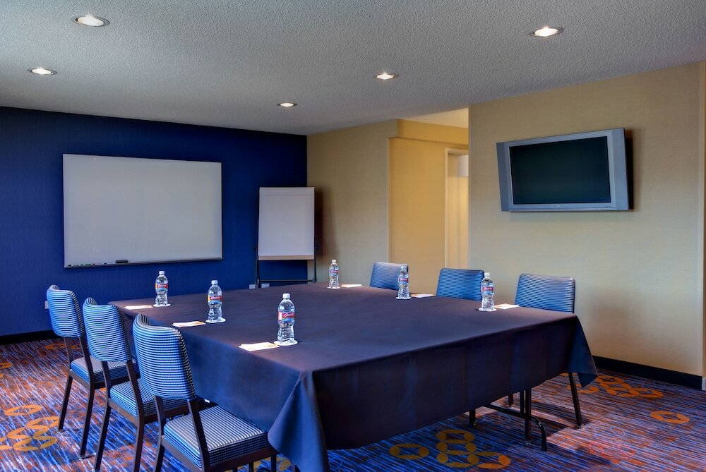 Фото Courtyard by Marriott Houston Brookhollow