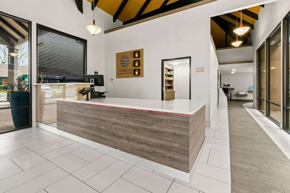 Фото Comfort Inn & Suites Beaverton - Portland West