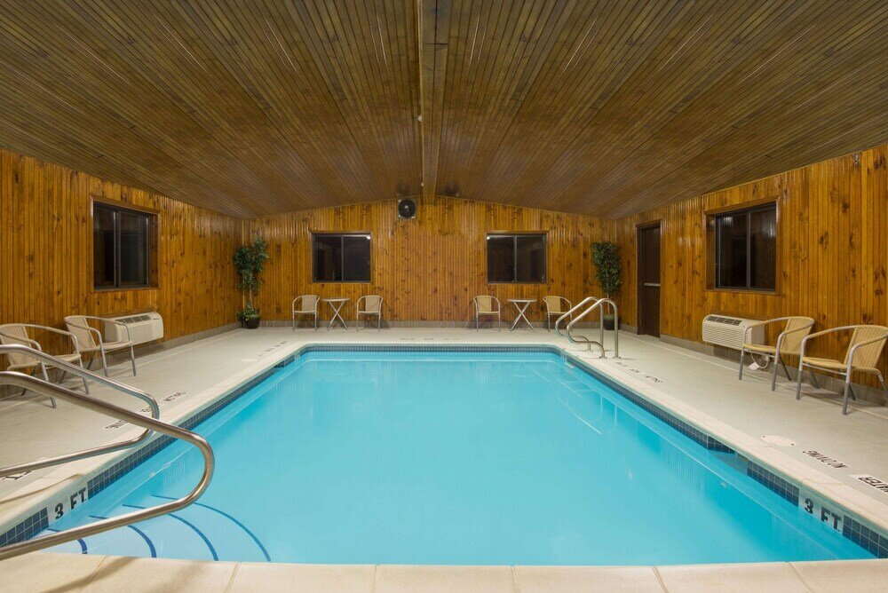Фото Super 8 by Wyndham Grove City