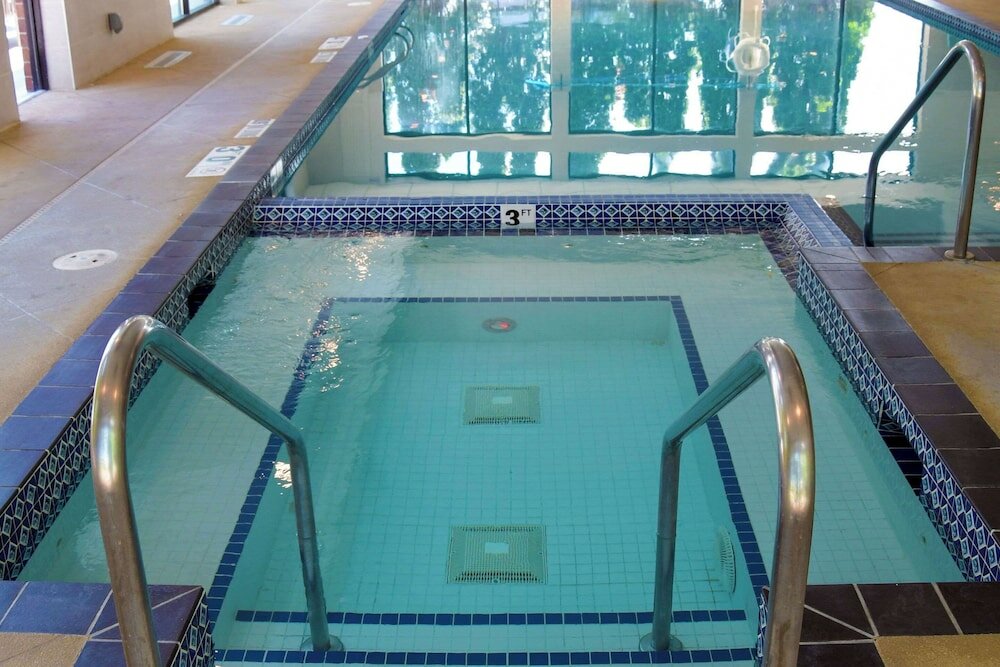 Фото Comfort Inn & Suites Nw Milwaukee