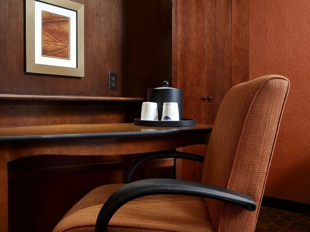 Фото Hampton Inn Cleveland-Downtown