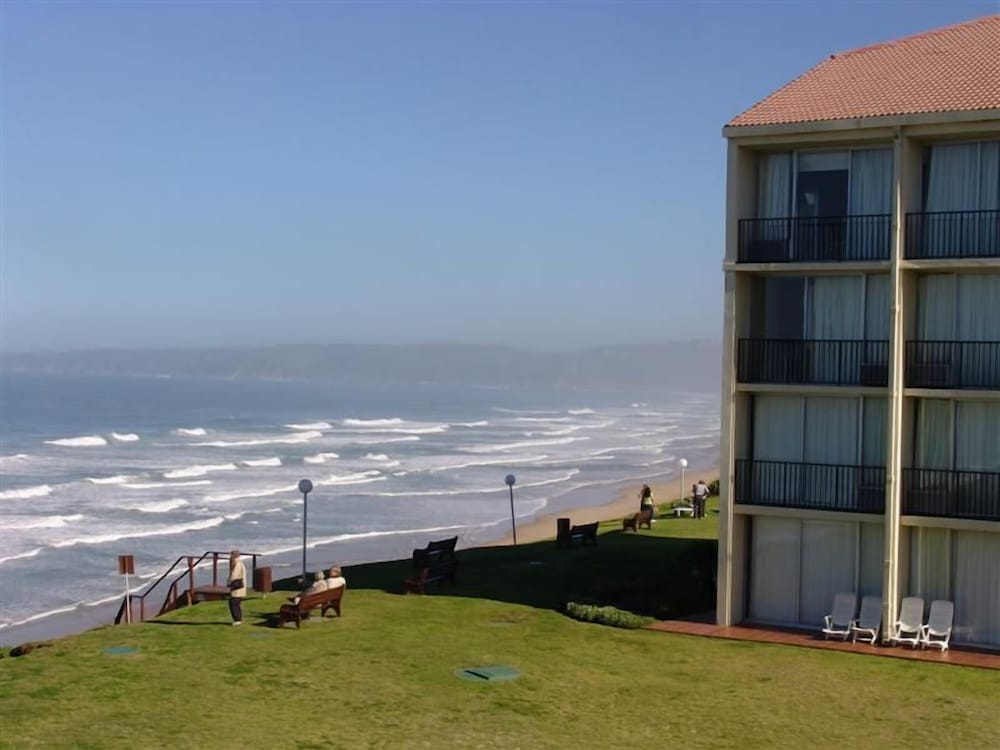 Фото Wilderness Beach Hotel