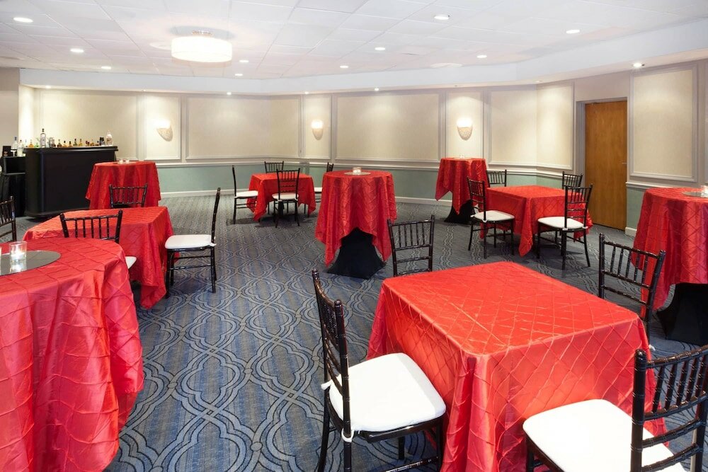 Фото Ramada Plaza by Wyndham Chicago North Shore