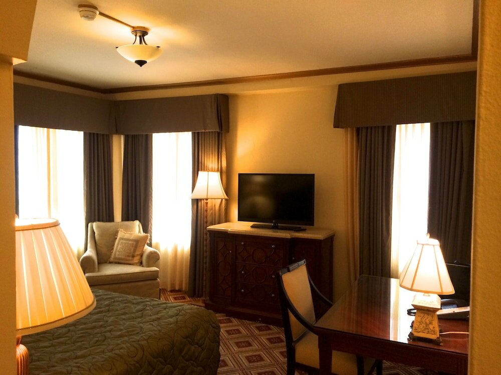 Фото Embassy Hotel