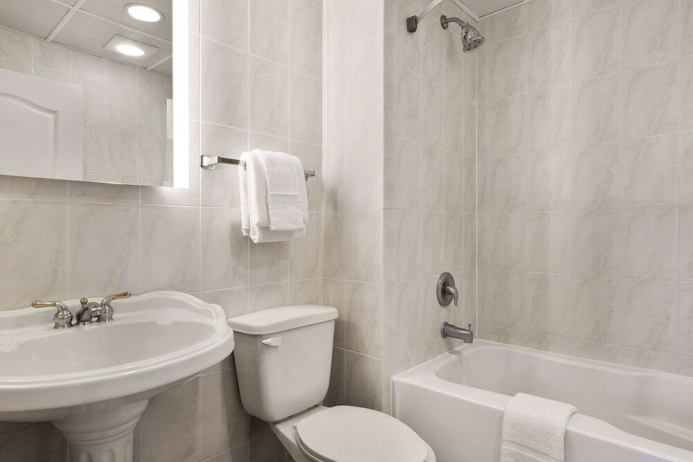 Фото Days Inn by Wyndham Ocean City Oceanfront