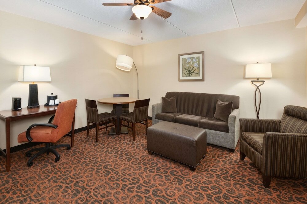 Фото Hampton Inn Cleveland-Downtown