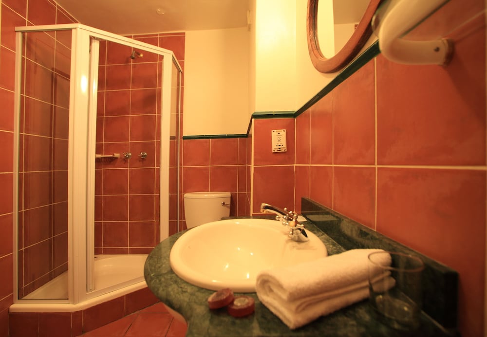 Фото Far Hills Hotel