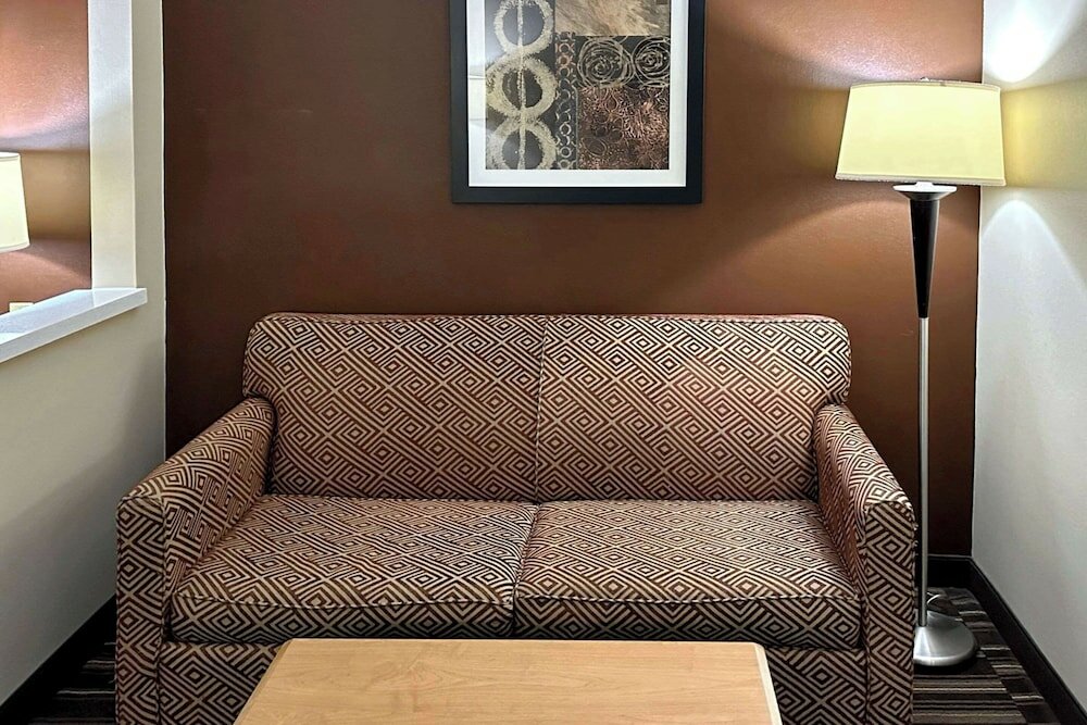Фото Quality Suites Near West Acres