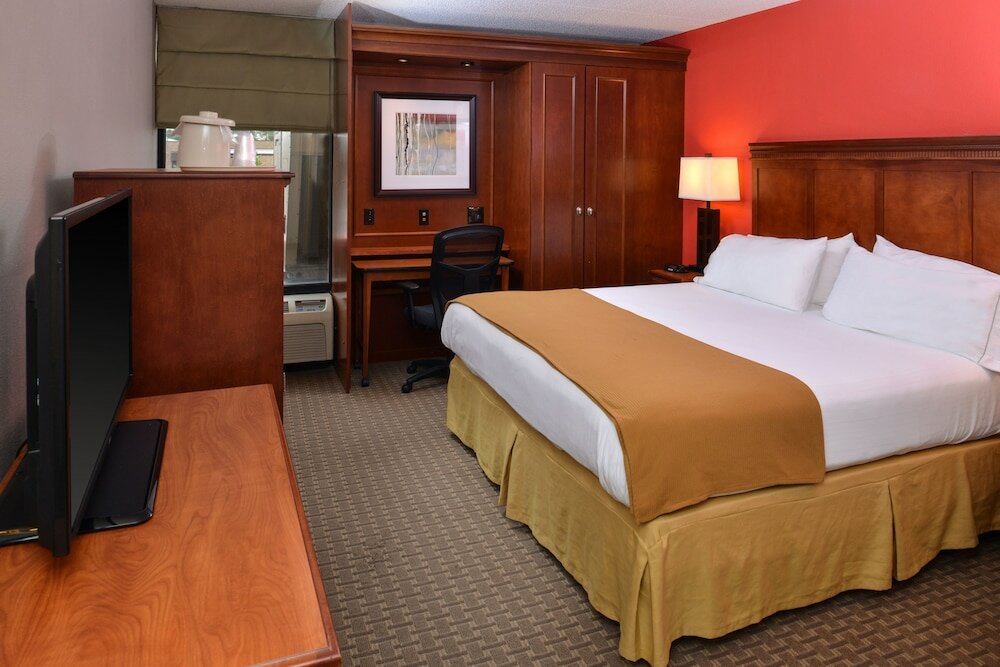 Фото Holiday Inn Express Crestwood, an Ihg Hotel