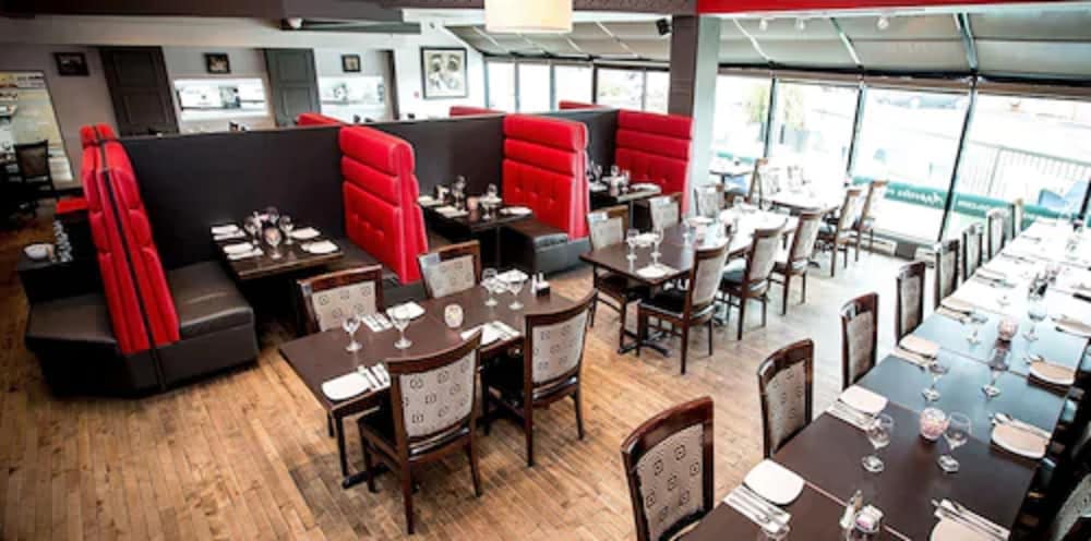 Фото Quality Inn & Suites Brossard