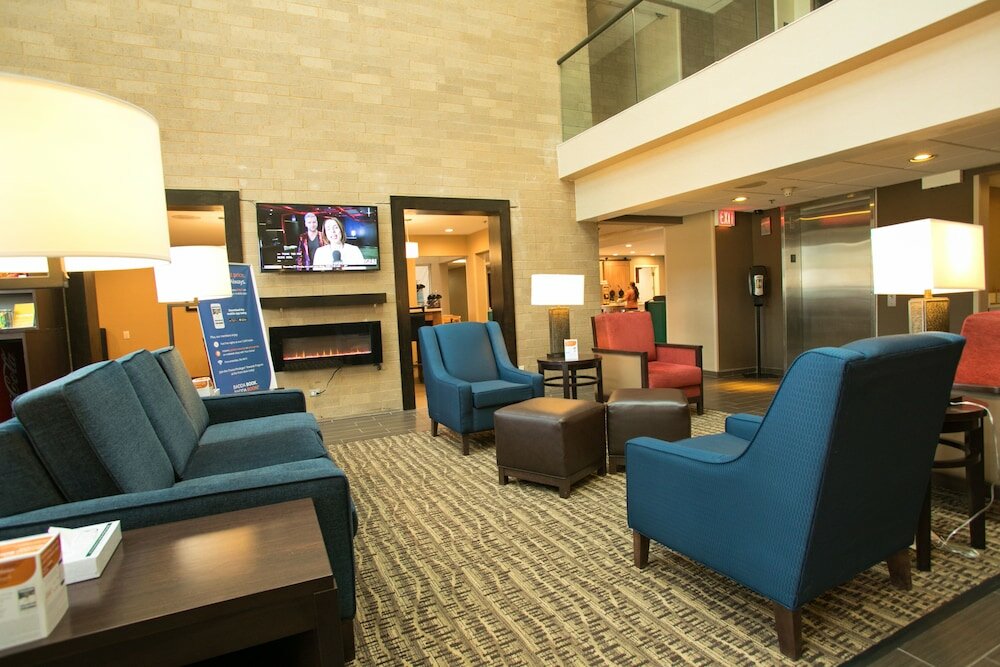 Фото Comfort Suites Oakbrook Terrace near Oakbrook Center