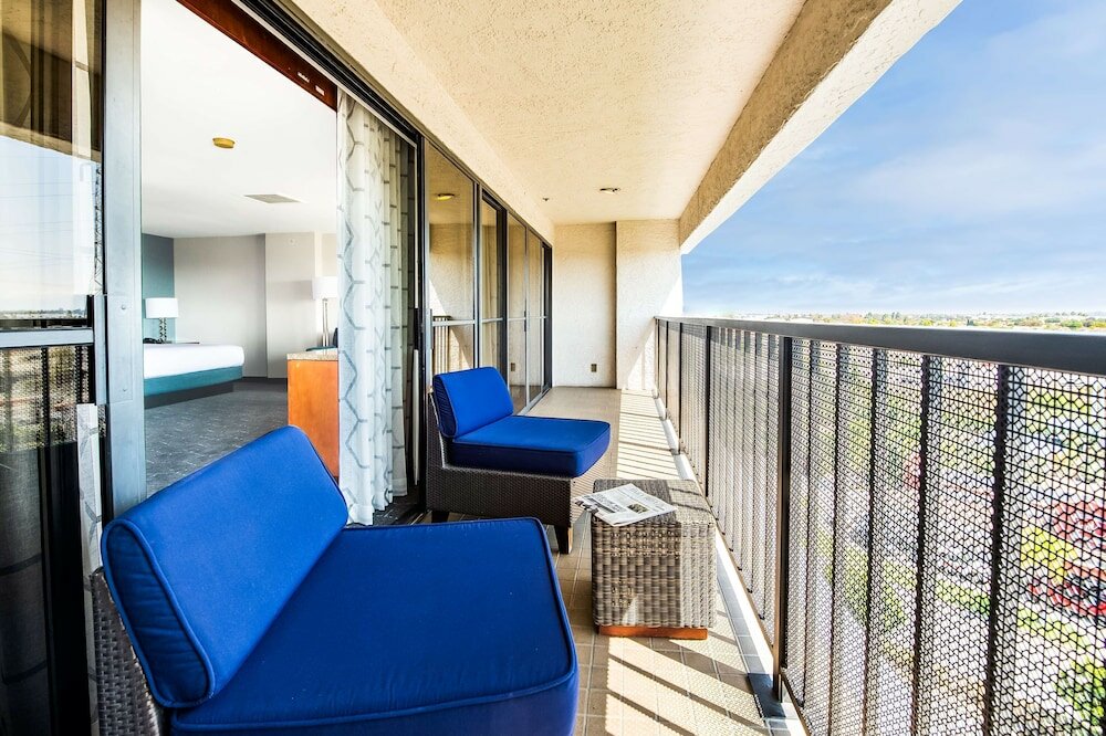 Фото DoubleTree by Hilton Carson