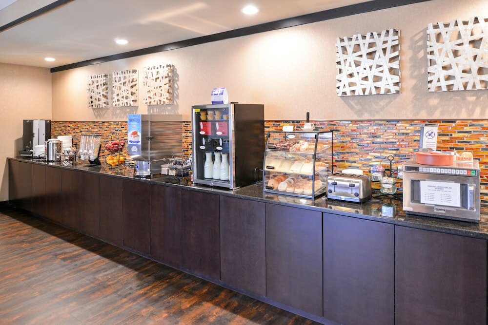 Фото Best Western Plus Midwest Inn