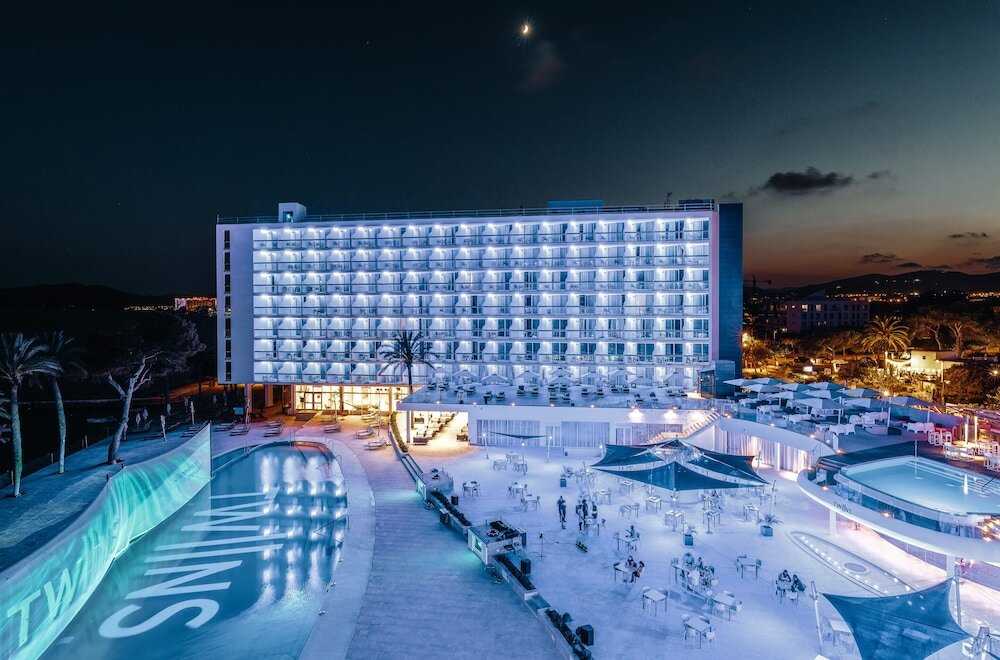 Фото The Ibiza Twiins Hotel
