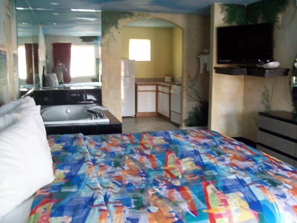 Фото Luxury Inn and Suites Seaworld Lackland