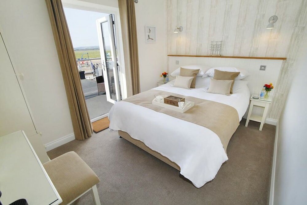 Фото The Estuary Bar and Rooms