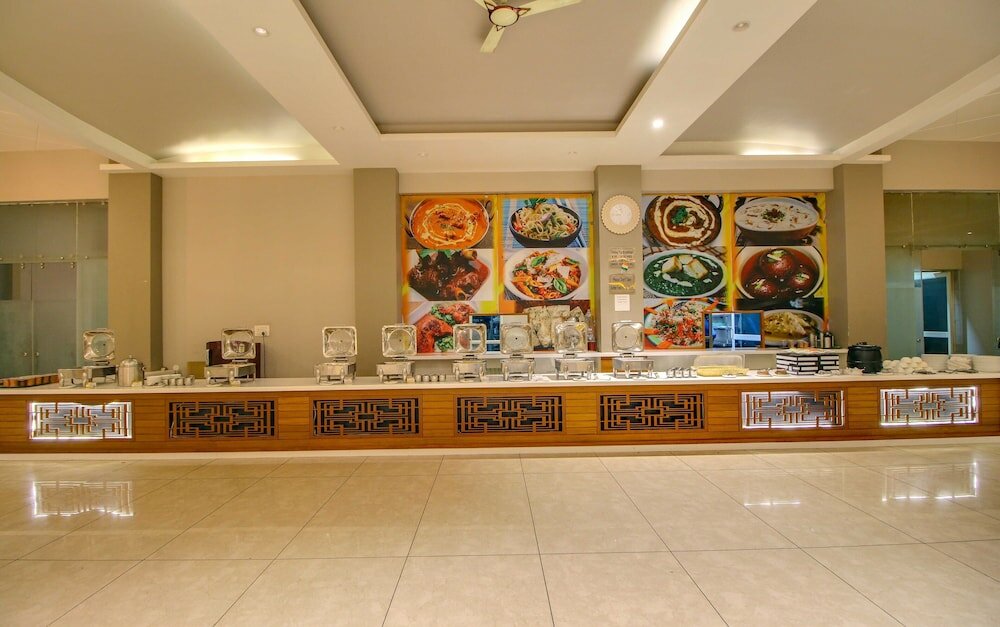 Фото Maulik Mansion Resort