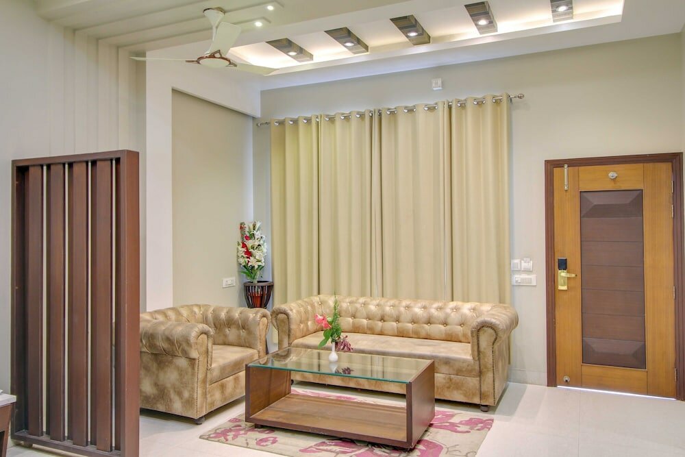 Фото Maulik Mansion Resort