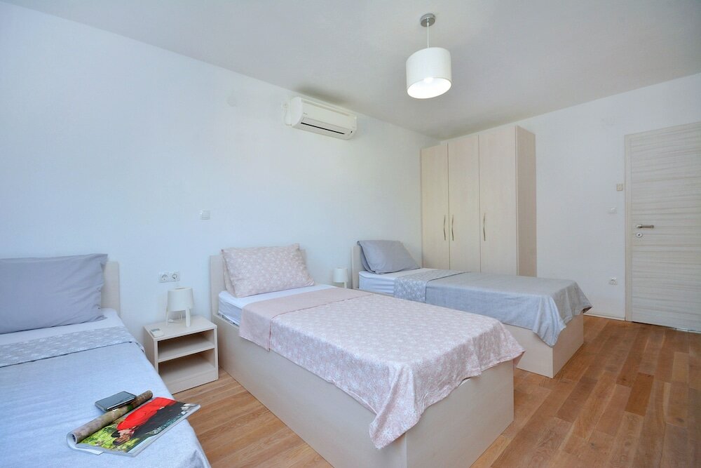 Фото Villa Karaber