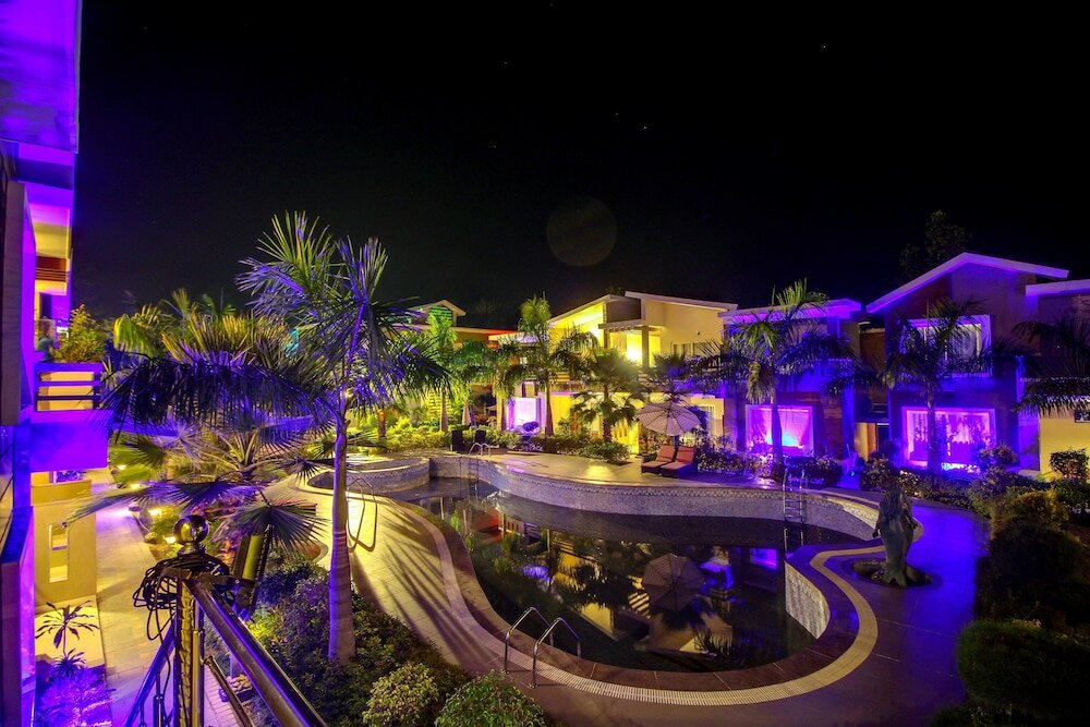 Фото Maulik Mansion Resort