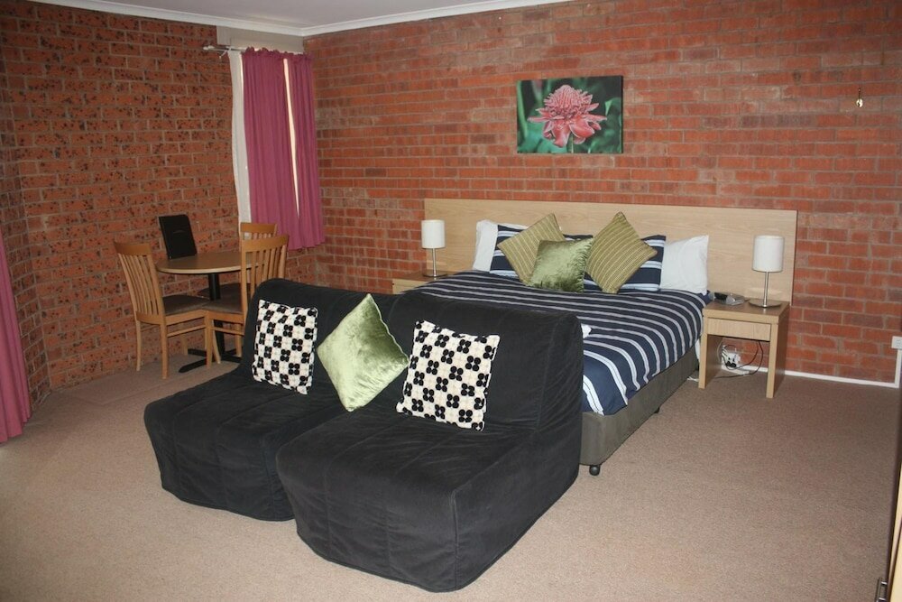 Фото Merrijig Motor Inn Resort