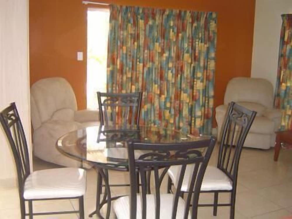 Фото Atherton Holiday Park