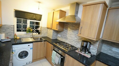 Гостиница 4Bed Spacious House Free Parking в Слау