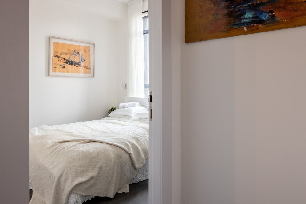 Фото Old Charm & Modern Meets by Sea N' Rent