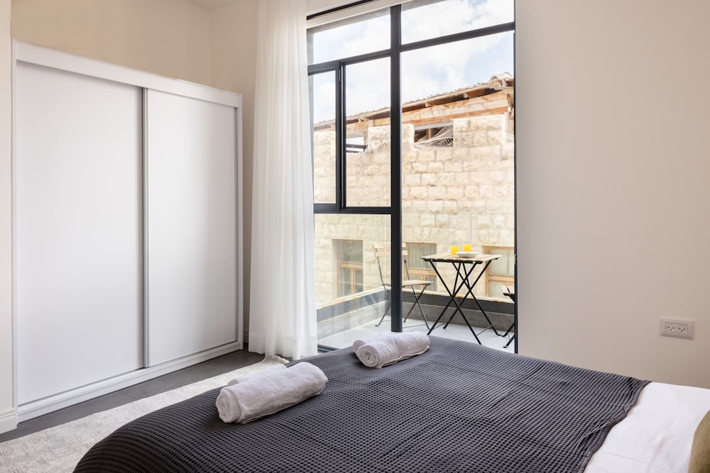 Фото Old Charm & Modern Meets by Sea N' Rent