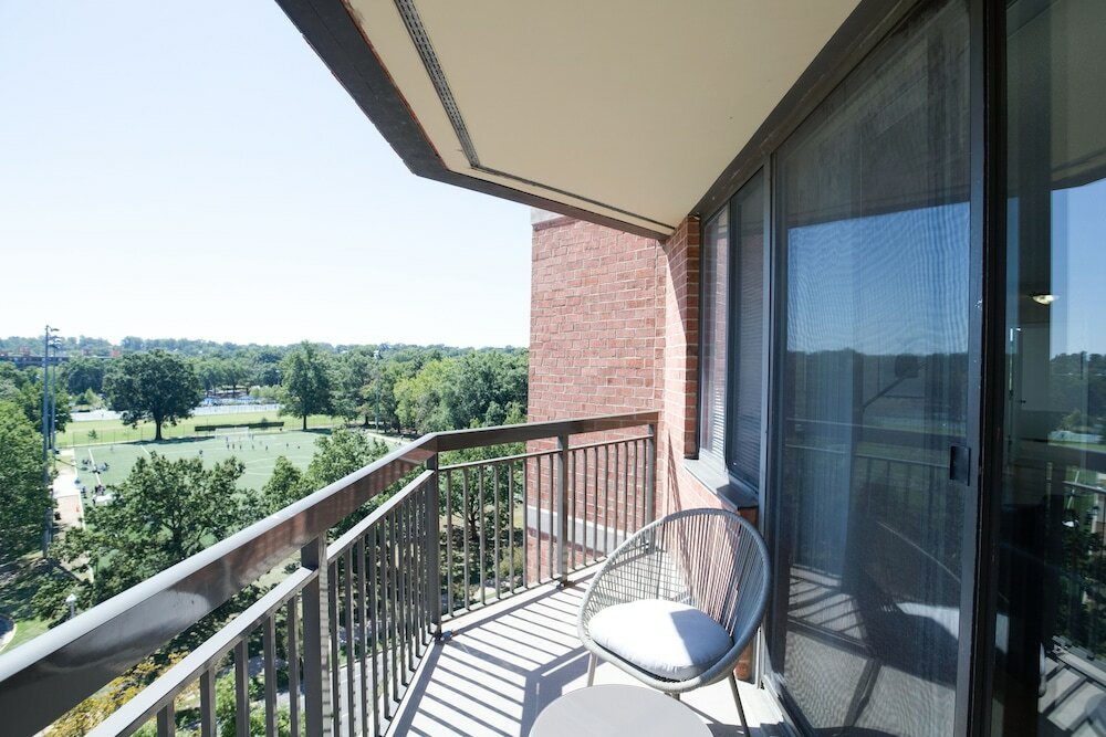 Фото Gorgeous Apt with Rooftop City View