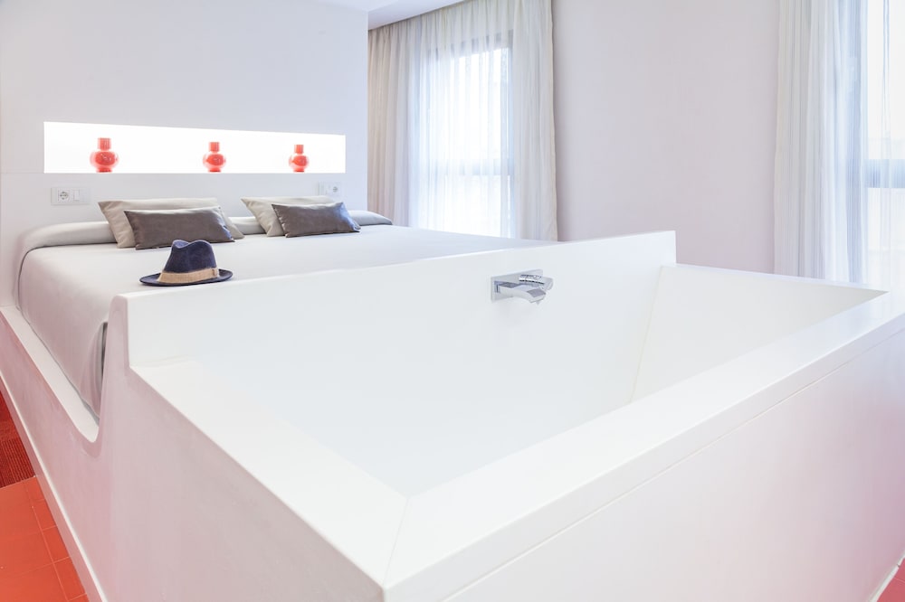 Фото Hotel Macià Granada Five Senses Rooms & Suites